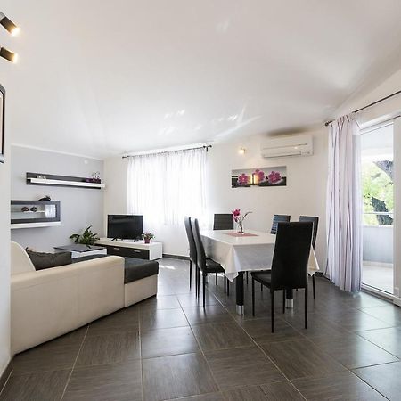 Apartment Carmen Pula Zewnętrze zdjęcie