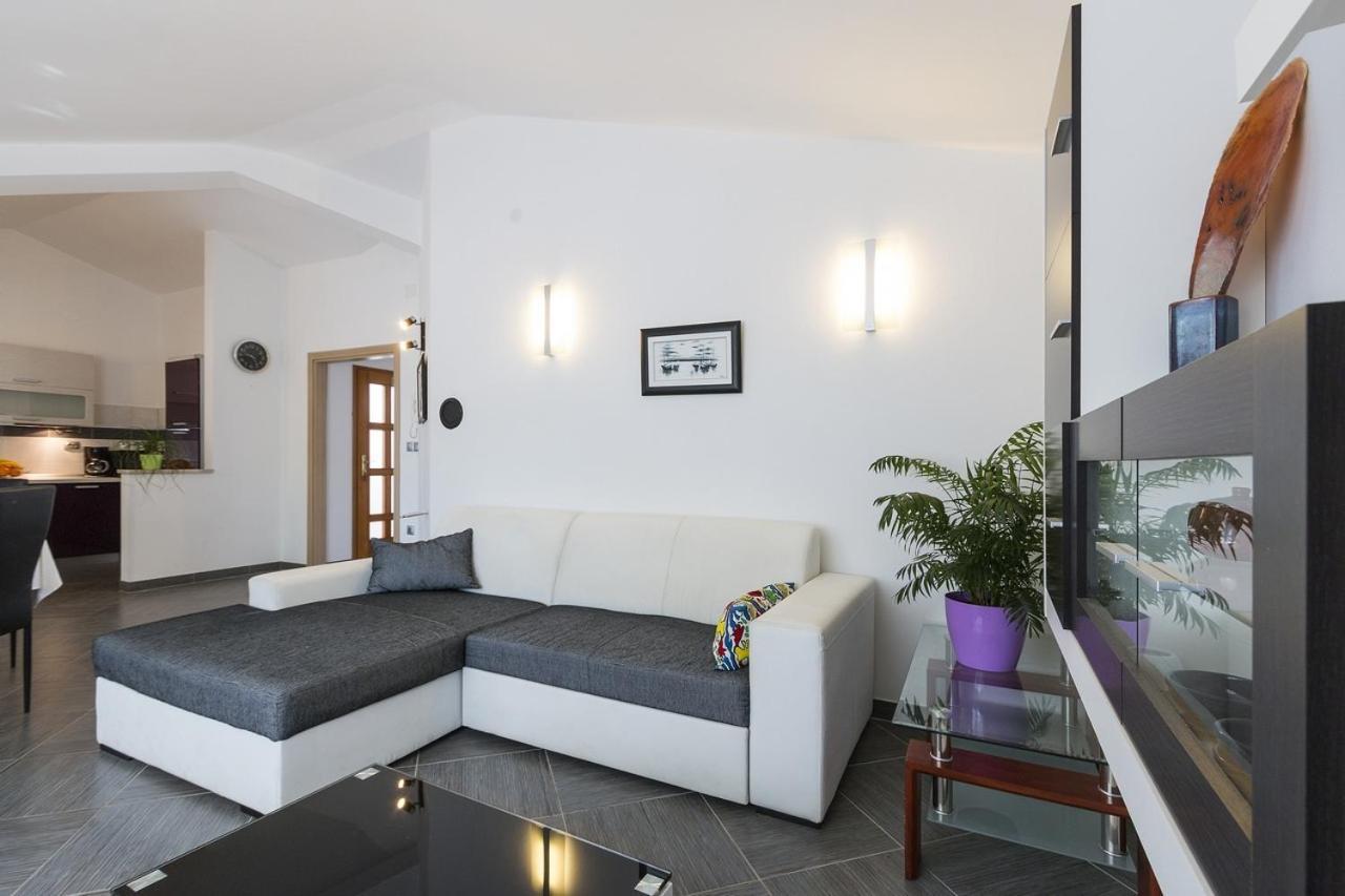 Apartment Carmen Pula Zewnętrze zdjęcie