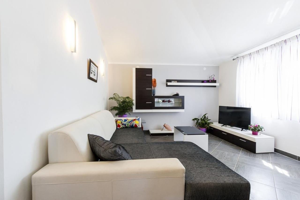 Apartment Carmen Pula Zewnętrze zdjęcie