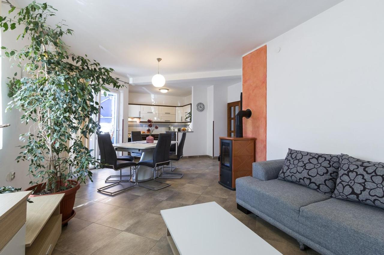 Apartment Carmen Pula Zewnętrze zdjęcie